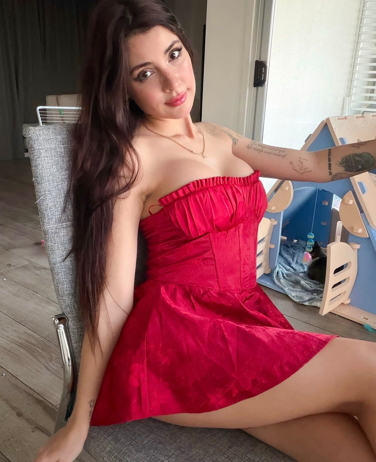 Töreli Sürprizli Kadın Escort Ayçin